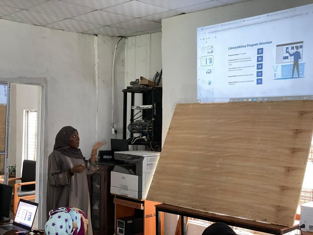 A facilitator presents to a room during a Librarians-in-Tech event